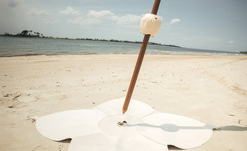 Luxury Brand Beach Umbrellas vs Standard Beach Umbrellas: What’s the Real Difference?